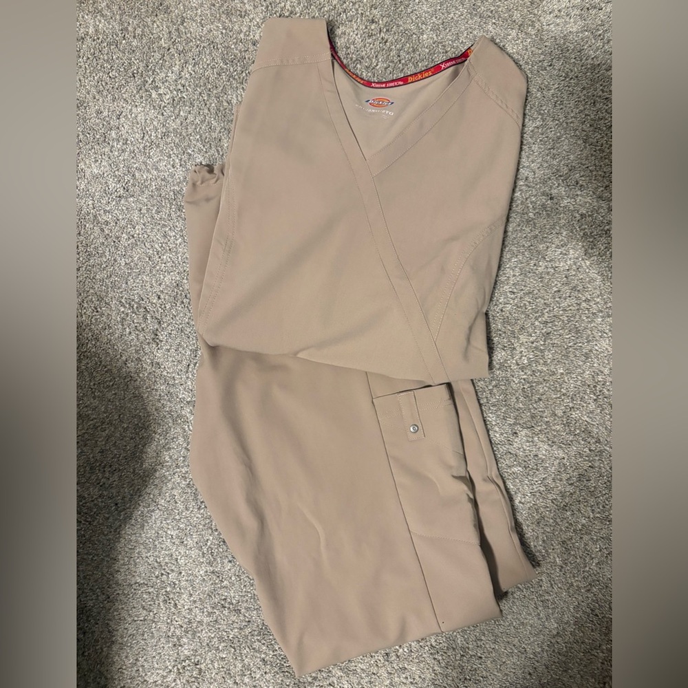 Dickies Xtra Stretch Beige/Tan/Khaki Scrub Set